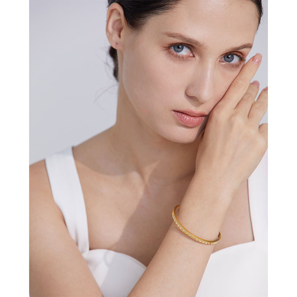 Velia Bangle