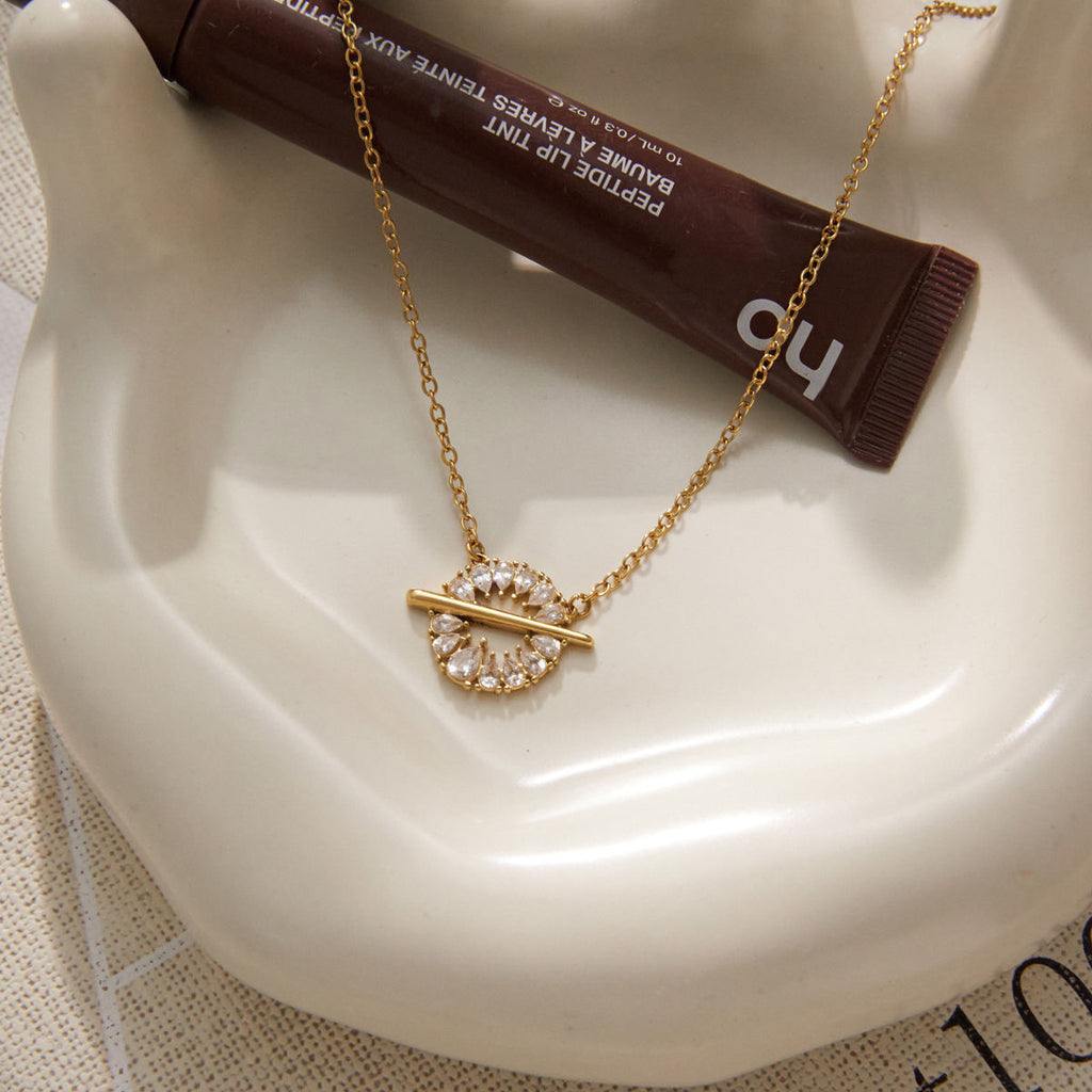 Elova Necklace
