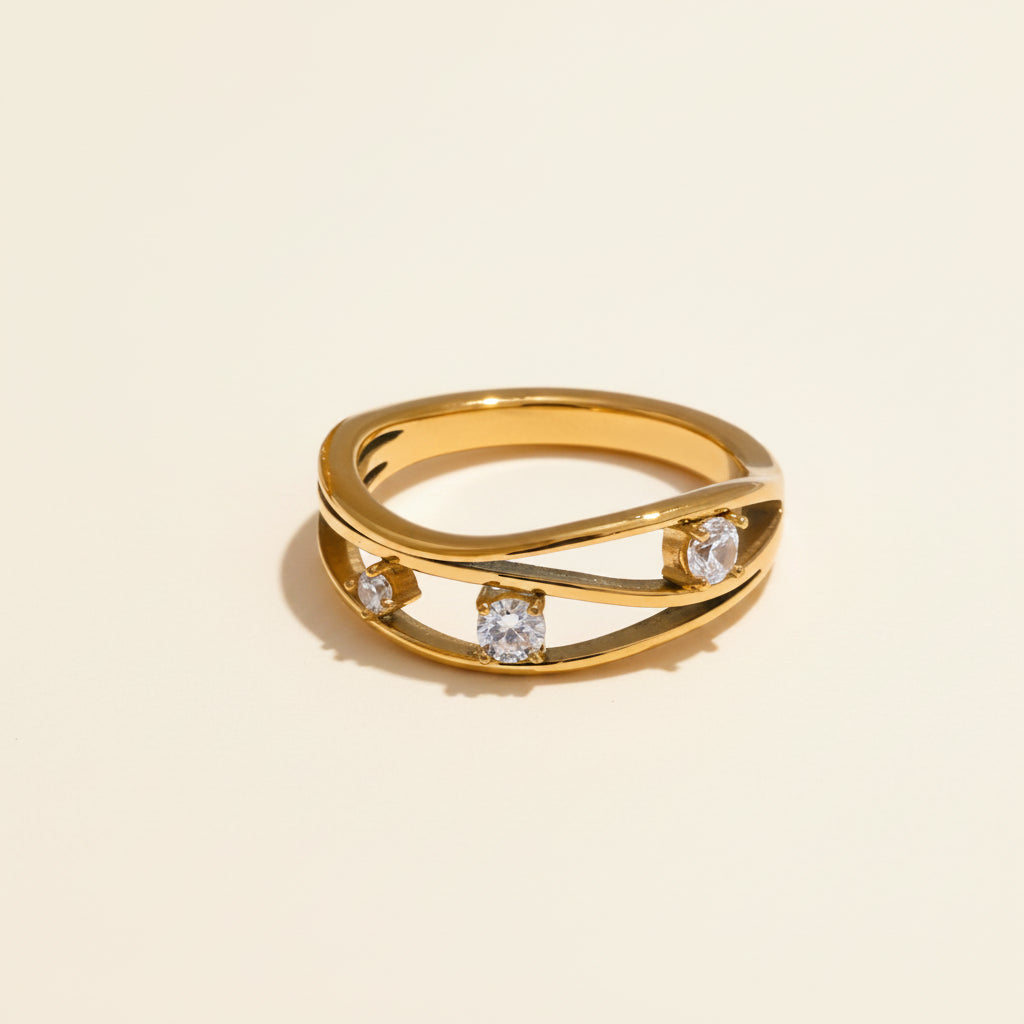 Gold ring with diamonds