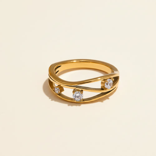 Gold ring with diamonds