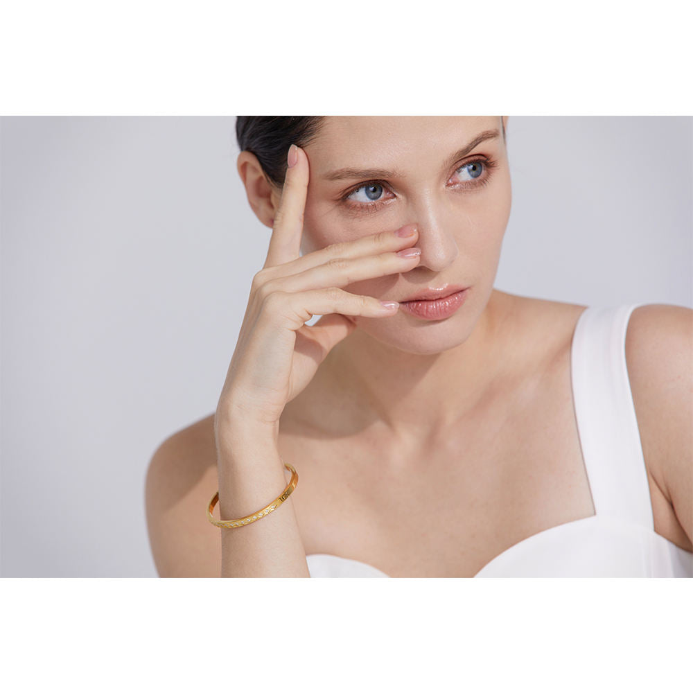 Velia Bangle